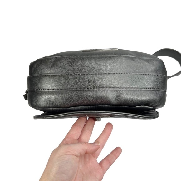 Steve Madden Gray Woven Faux Leather Crossbody Saddle Bag Purse - Picture 7 of 13